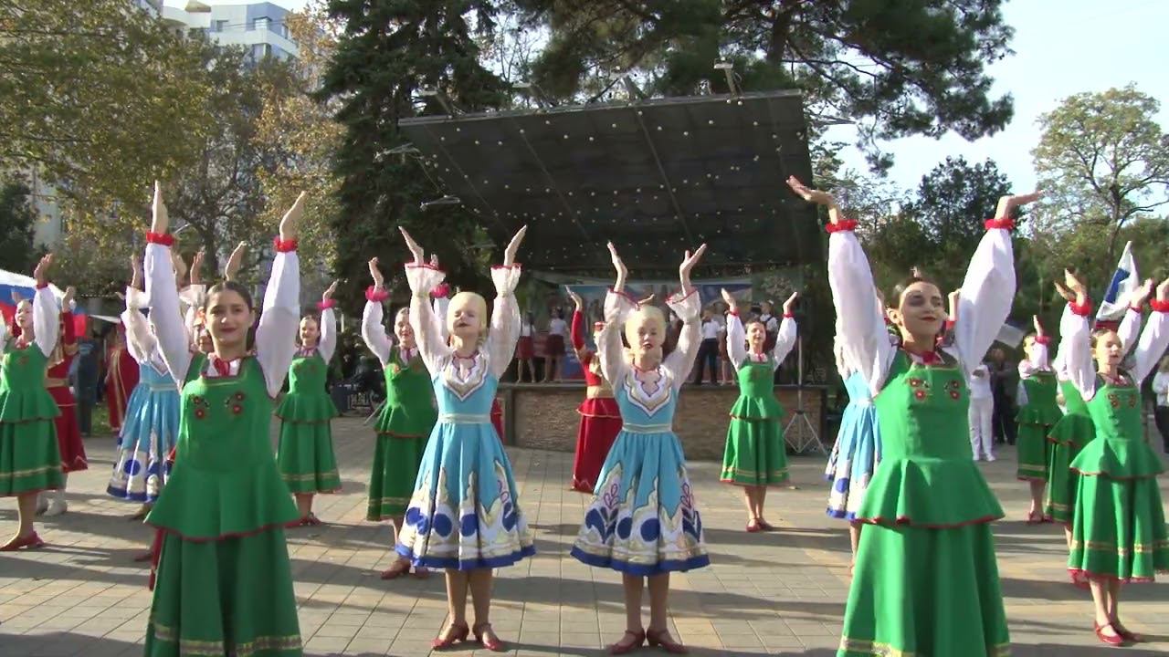 Патриотический флеш-моб в  День народного единства «Мы разные, мы русские!»