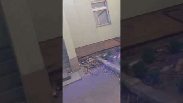 Кинули камень в окно заброшка