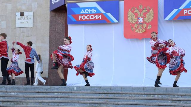 Русский танец 12 июня 2024 #upskirt#русский #танец