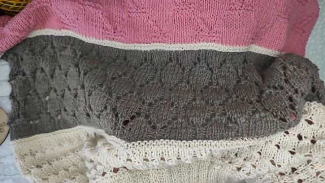 Вязальный влог. Вяжу из новой носочной пряжи. Мои продвижения: свитер аранами, ажурный кардиган.