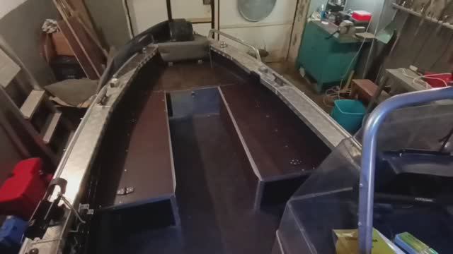 Лодка Wyatboat 390 C ,новые рундуки.