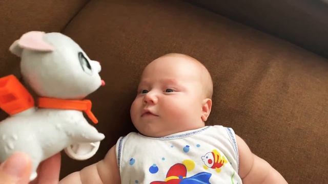 Развивающая игра для деток с 2 месяцев до 4-х.