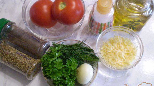 Помидорный салат с луком и сыром