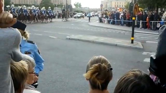 Выезд  королевской семьи 6 июня2012 года.