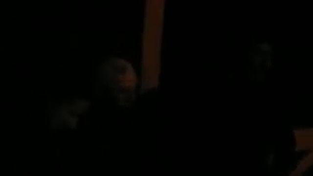 Неизвестные люди в Неизвестном месте исполняют Неизвестную песню!