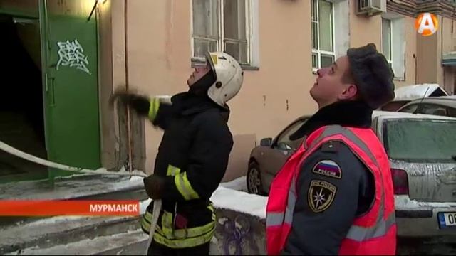 Сегодня в Мурманске в жилом доме на проспекте Ленина, 70 загорелась квартира 23.12.2015