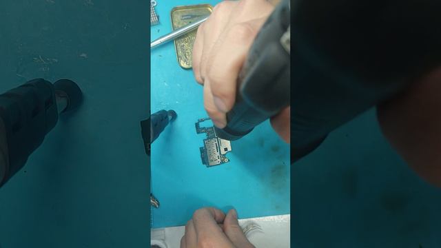 Истории прямиком из сервиса часть 1: Как я припаял проводочек на Samsung Galaxy A50 за 5000р.