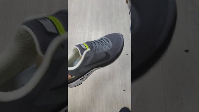 Беговые кроссовки Nike Shield