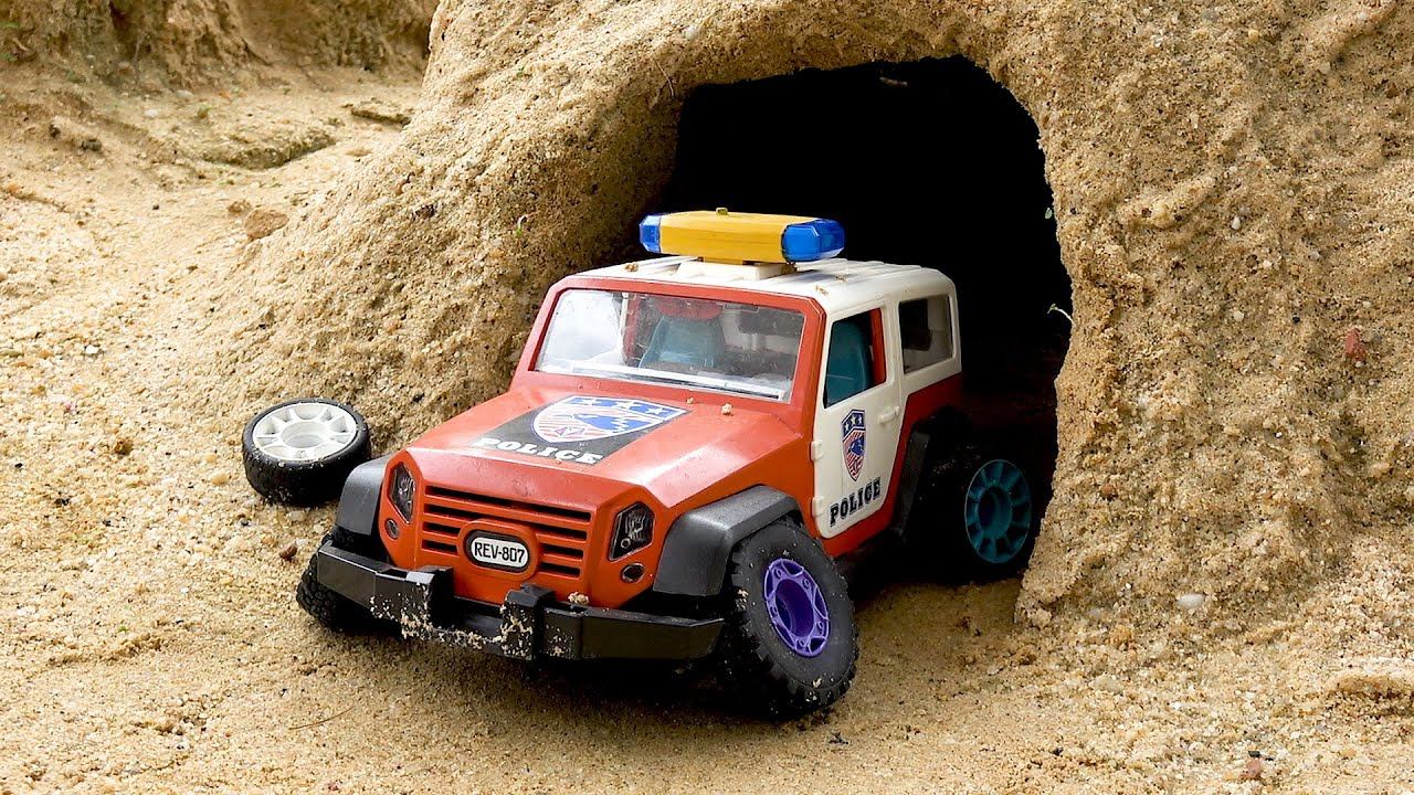 История спасательной команды полицейские машинки игрушечной строительной машины
