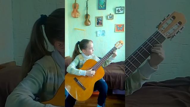 Девка в сенях стояла