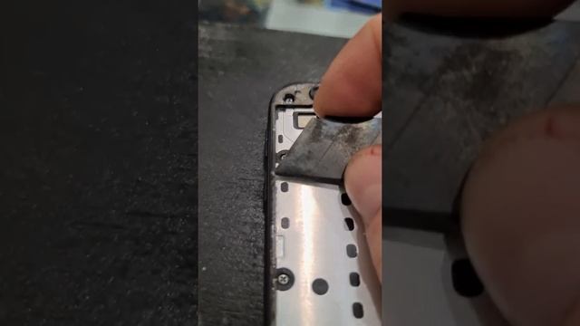 Процесс ремонта телефона, замена дисплейного модуля на Samsung j330.