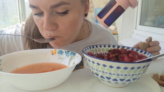 Мукбанг Винегрет, щи из свежей капусты |Истории длиною из детства #мукбанг #фудблогер