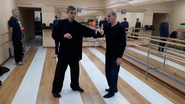 Тайцзицюань боевое применение формы: Удар правой пяткой