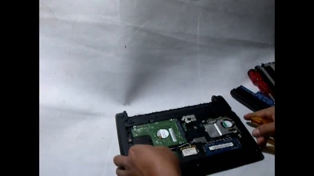 memperbaiki notebook acer aspire one d257