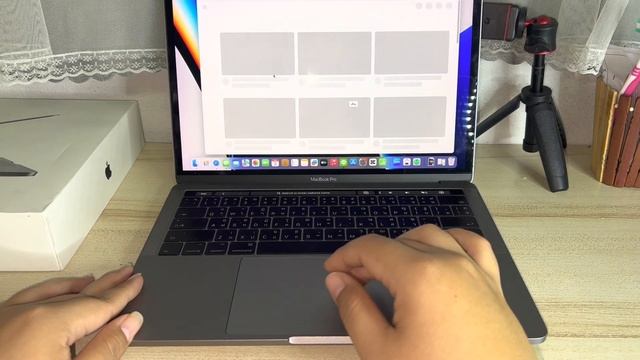 UNBOXING MacBook Pro 2017 พรีวิว รุ่นที่มี Touch Bar มือสองน่าใช้มาก คุ้มค่าสุดๆ ในปี 2023