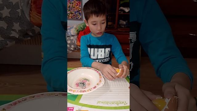 Варёное яйцо?