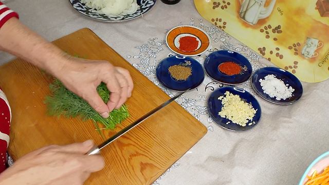 АРОМАТНЫЙ, СОЧНЫЙ И В МЕРУ ОСТРЫЙ САЛАТ С НЕЖНОЙ КУРИНОЙ ПЕЧЕНЬЮ, ОТЛИЧНАЯ ЗАКУСКА НА ЛЮБОЕ ЗАСТОЛЬЕ