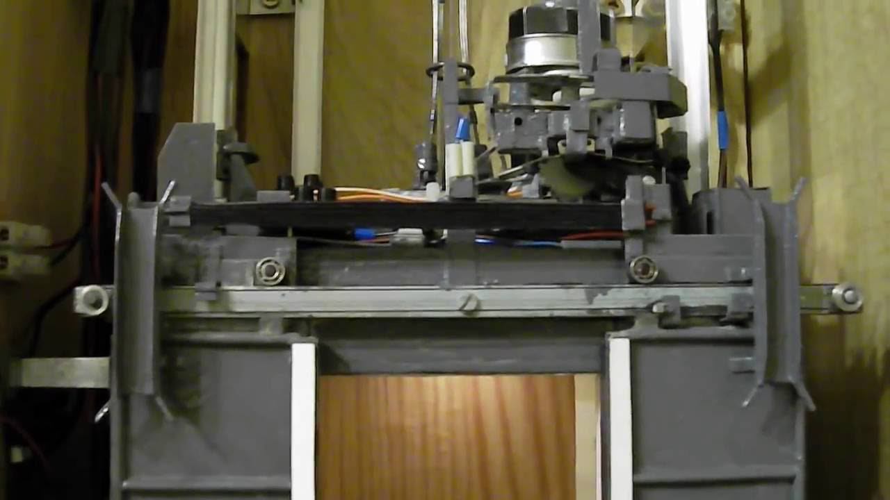 Модель пассажирского лифта.