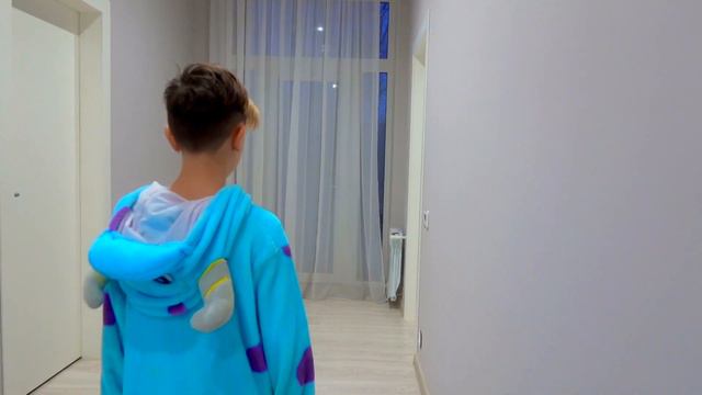 ЯРИК ЛУНАТИК ! **Ходит во СНЕ по ГОРОДУ?!**