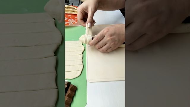 Знаменитый десерт-Банановые Круассаны с Киндер-шоколадом.