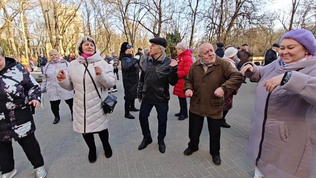 8.03.24г..."НЕ ПРИШЛА"... Игорь Огурцов... звучит на танцполе в Гомельском парке...