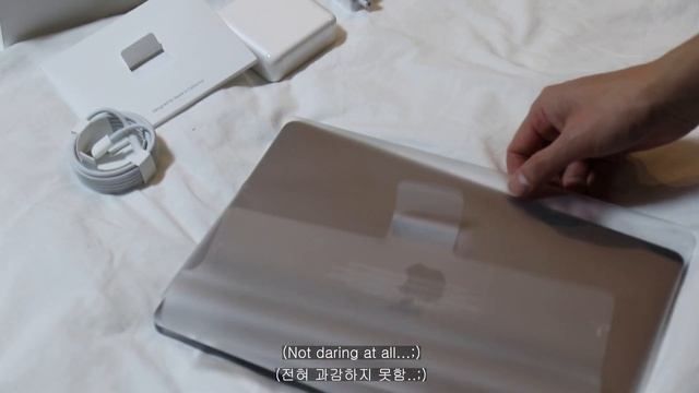 유투버라면 반드시 맥북 프로 쓰세요. MacBook Pro 언박싱 영상.