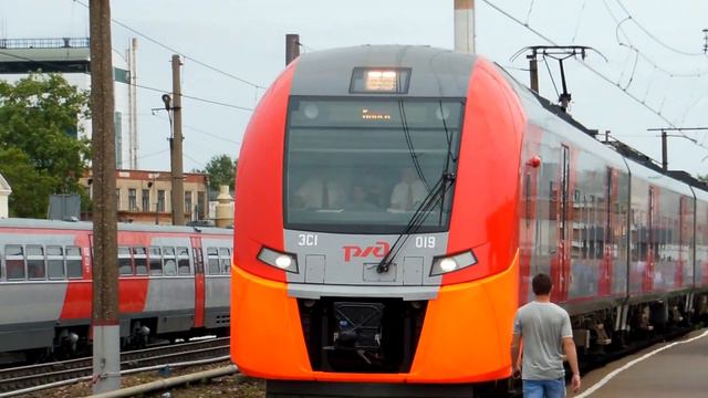 Электропоезд ЭС1-019 "Ласточка" прибывает на ст.Орёл