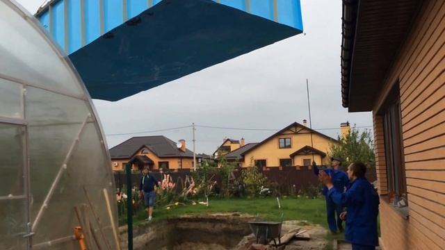 Доставка бассейна полипропилен, разгрузка