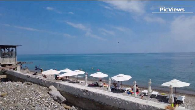 Лазаревское пляж Дельфин. Погода в Сочи сегодня 26 июня 2024. Чёрное море. Обстановка на пляже