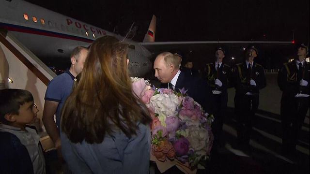 Владимир Путин лично встретил в аэропорту россиян, находившихся в тюрьмах стран НАТО