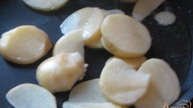 Картофель молодой с помидорами