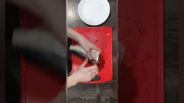 Самый простой способ почистить сельдь
