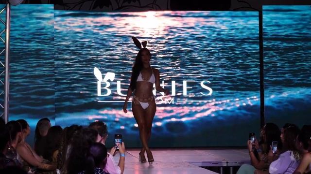 Niki Bianchini In SLOW MOTION - Sand and Style Fashion Show Miami 2023 _ 4k