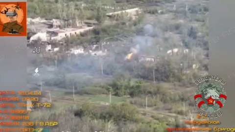 FPV-дрон отправил украинский танк в Красногоровке в ангар с пожаром БК.