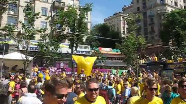ЕВРО 2012 глазами очевидца. На Крещатике петь