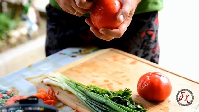 Шурпа Узбекская Шорпа в казане на костре.