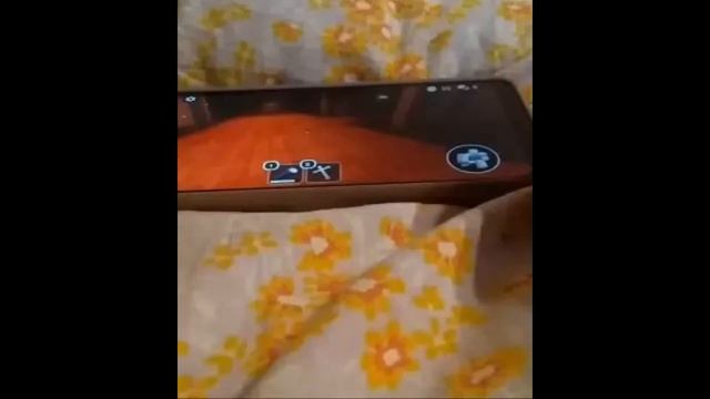 играю на мамином телефоне в DOORS!!!!!