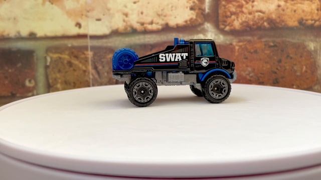 Hot Wheels 2020 Treasure Hunt Mercedes-Benz Unimog 1300