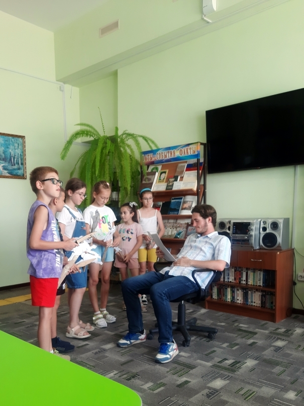 В Адыгейской республиканкой библиотеке для слепых прошла очередная репетиция сказки