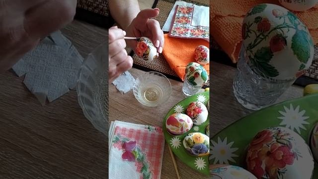 декупаж на яйцах к Пасхе.