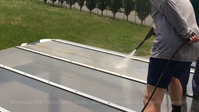 Čištění polykarbonátových desek