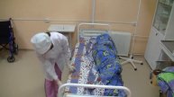 Смена постельного белья тяжелобольному