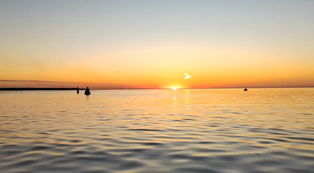 Рассвет в мае на Ладожском озере