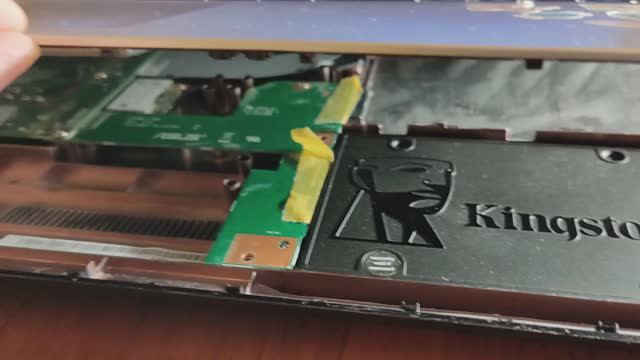 Поведение неисправного SSD Kingston на ноутбуке Asus X540L. Он как бы есть, и как бы нет. 030420220.