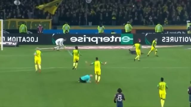 Esto Pasa En EL Fútbol Cuando El Arbitro Es Una Mujer - Momentos Divertidos De Los Árbitros