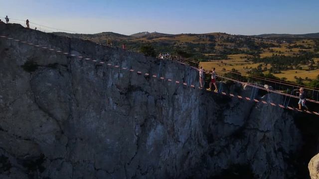 Ай-Петри высота 1234 метра Крым Ялта прогулка над пропастью