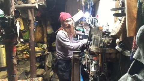 Почему Отшельник в интернете сидит