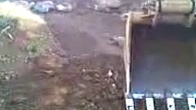 Поднимаюсь для заправки на гору - гусеничный экскаватор Hitachi ZX250 H