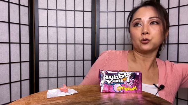 BUBBLE YUM BLOWING BIG BUBBLES ASMR GUM POPPING CHEWING SNAPPING, CRACKING BUBBLE GUM HOW TO POP GU