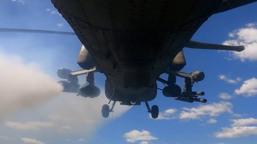Экипажи вертолётов Ми-28НМ ударили по подразделениям ВСУ — видео